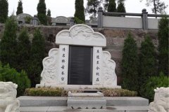 白色墓碑