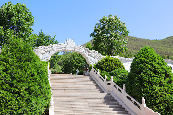 桃峰陵园景观图