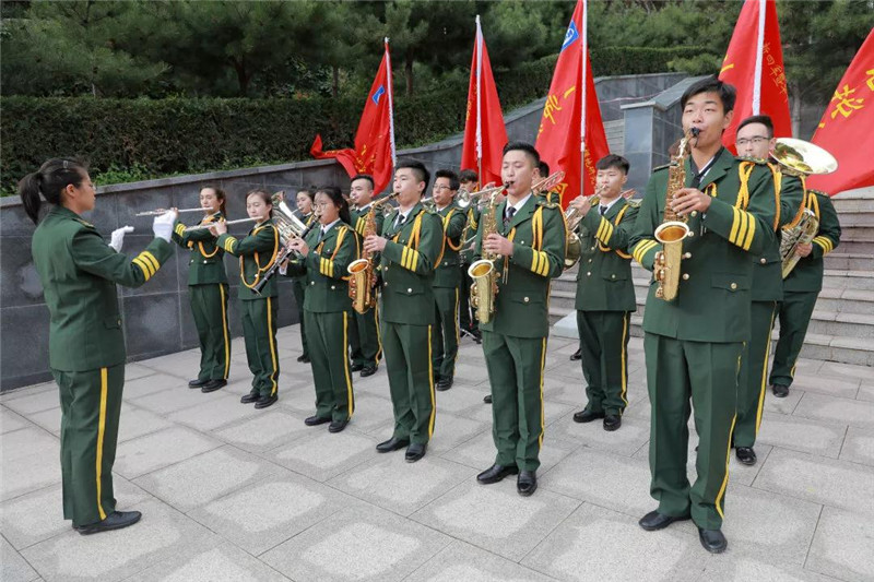 军乐团现场演奏《中华人民共和国国歌》.jpg