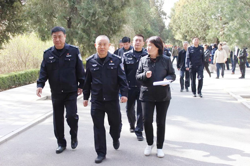 北京市公安局顺义分局局长赵为民到潮白陵园检查指导