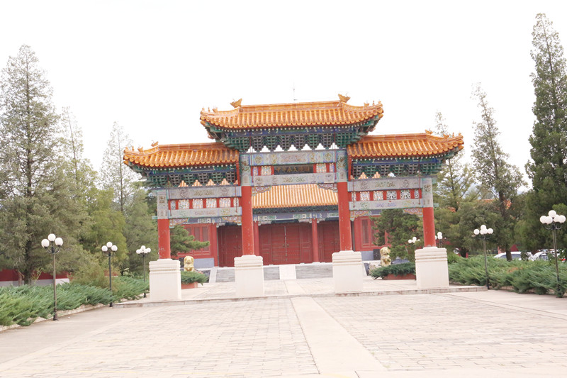 中华永久陵园入口