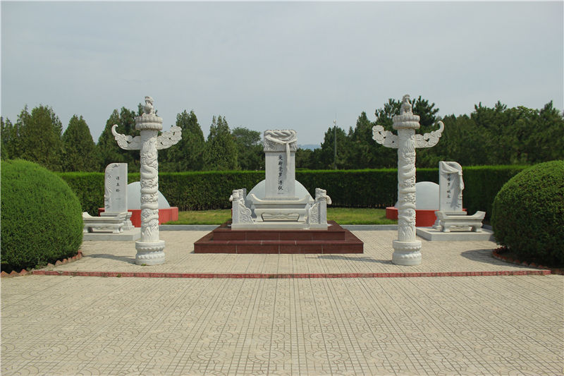 华龙皇家陵园溥仪墓图片