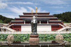 园内雕像