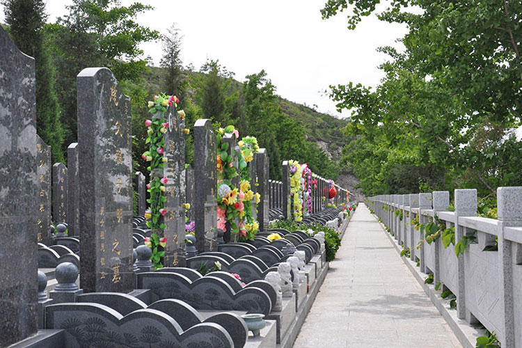 灵山宝塔陵园墓地环境