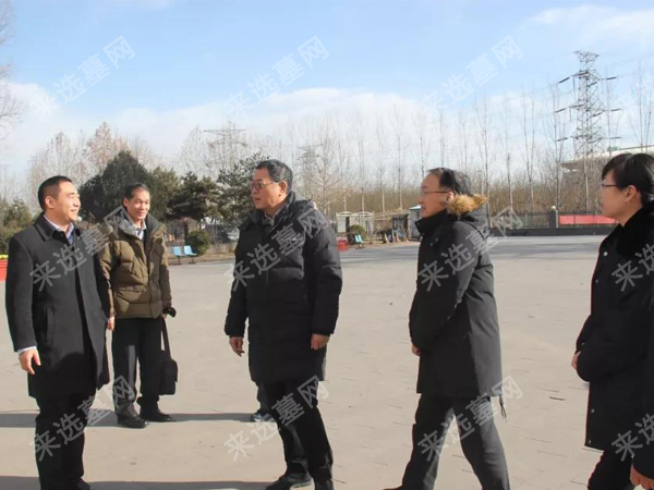 中国殡葬协会会长李建华在万桐公墓指导工作