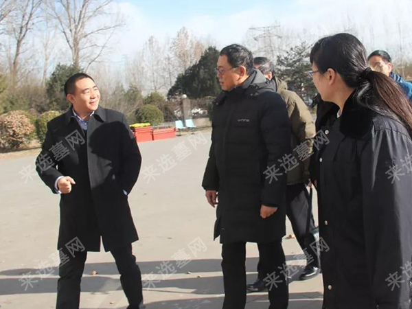 中国殡葬协会会长李建华在万桐公墓指导工作