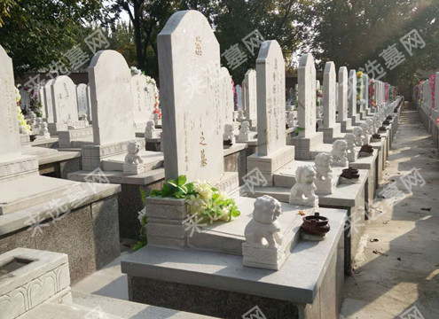 昌平华夏陵园1.68万的墓地