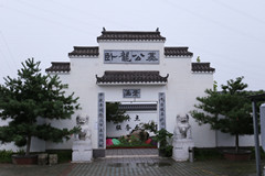 家里人一致同意将奶奶的墓地选在京南卧龙公墓