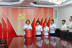 北京市潮白陵园组织党员献爱心活动