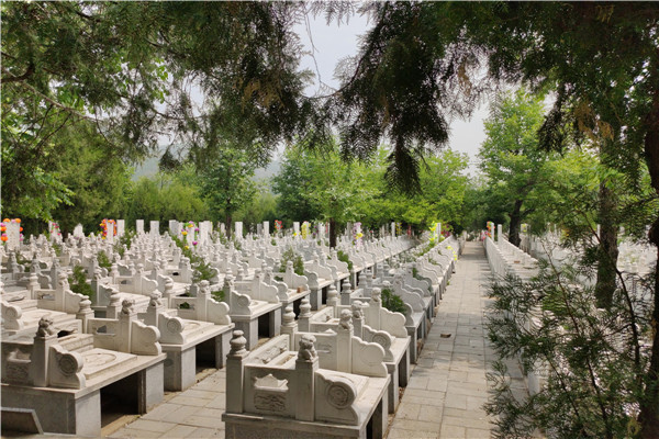 华夏陵园墓区