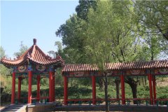 福安园公墓紧挨八达岭长城,是首都北京的上风上水之宝地