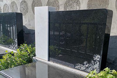 北京桃峰陵园便宜的墓地是骨灰墙价格9800元起步吗？