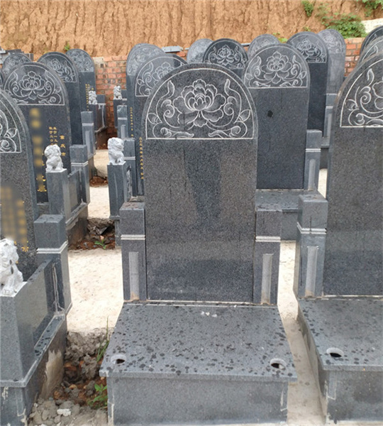 墓园立碑