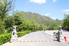 在昌平十三陵景区景仰园陵园选个生态树葬价格7万左右墓碑