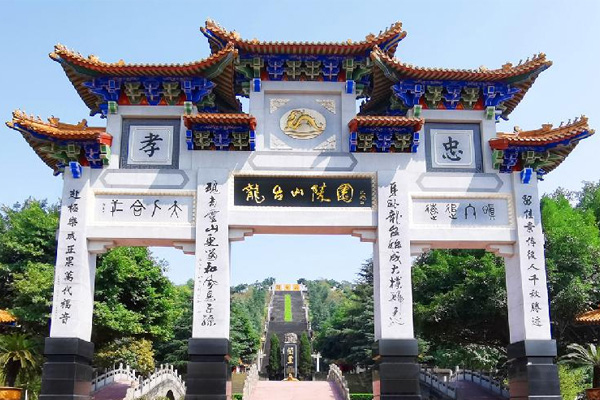 龙台山陵园景观图