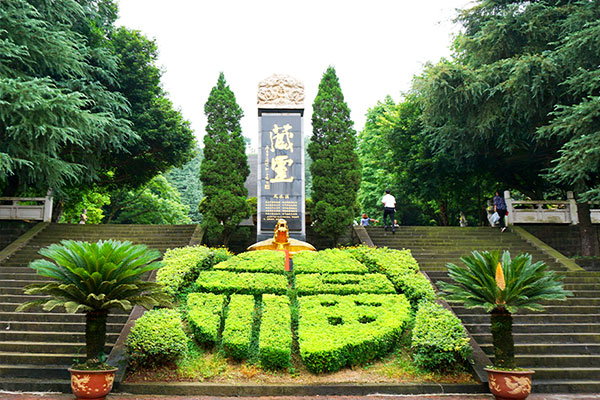 龙台山陵园