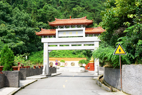 为亲人在重庆龙居山陵园寻得心灵归宿