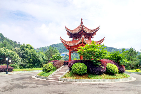 重庆龙居山陵园江南山水园林特色、西南较大公墓之一