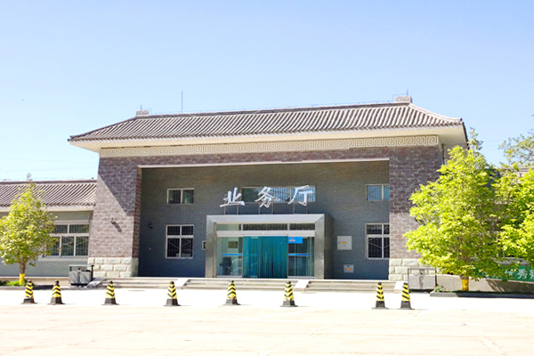 八达岭人民公墓景观图
