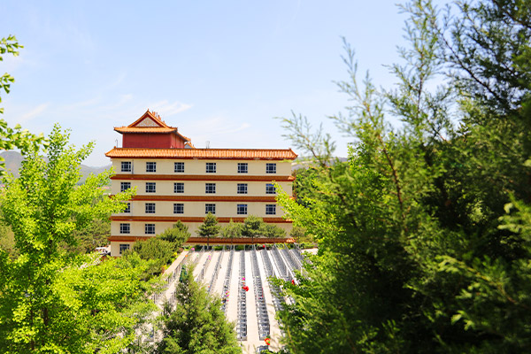 灵山宝塔陵园景观图