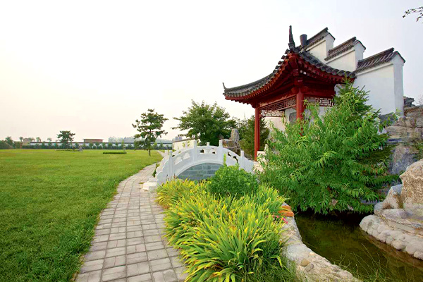卧龙公墓景观图