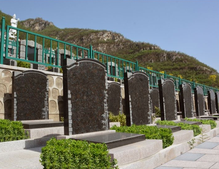 桃峰园墓区.jpg