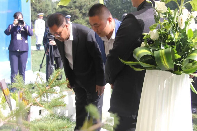 亲友三鞠躬.jpg