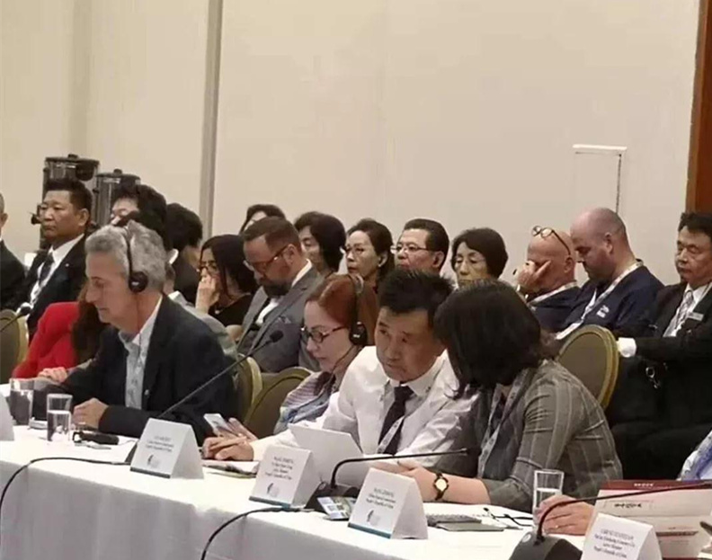 会议中.jpg