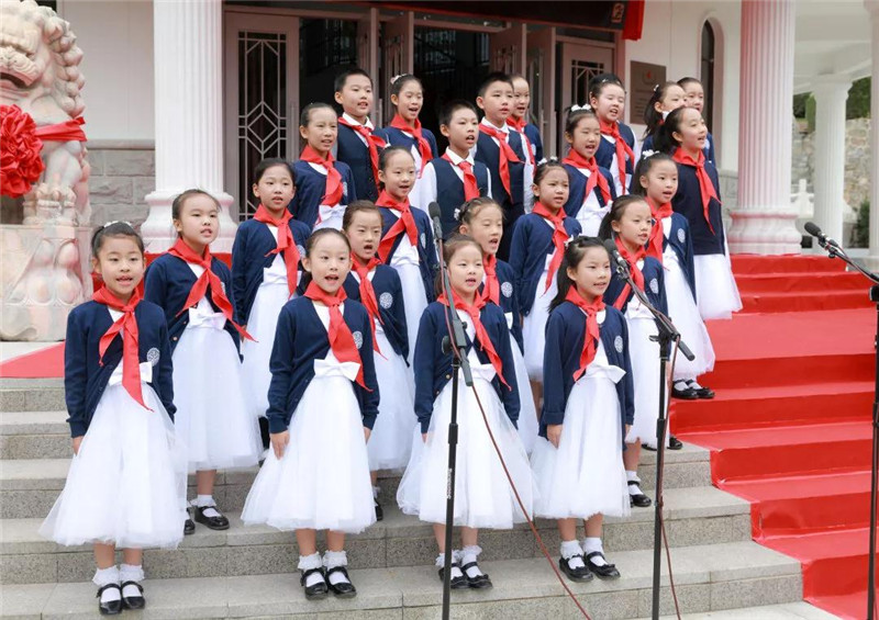 少年先锋合唱团唱响《我们是共产主义接班人》.jpg