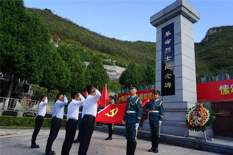 预备党员入党宣誓，两支部全体党员重温誓词.jpg