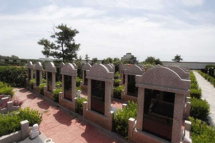 在涿州卧龙公墓购买了处性价比较高的墓穴