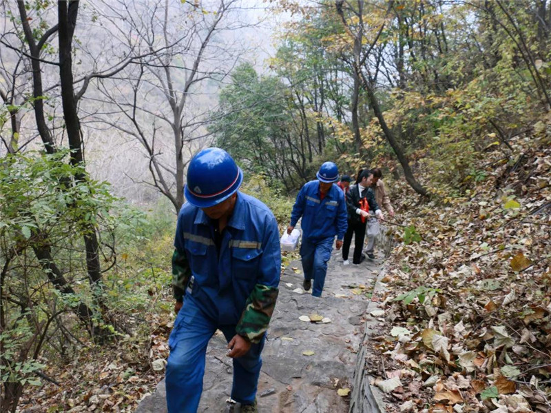 在九公山师傅的带领下前进