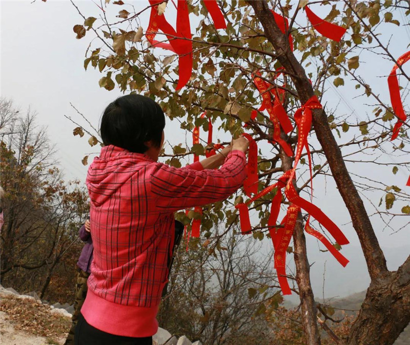 挂上祈福带.jpg