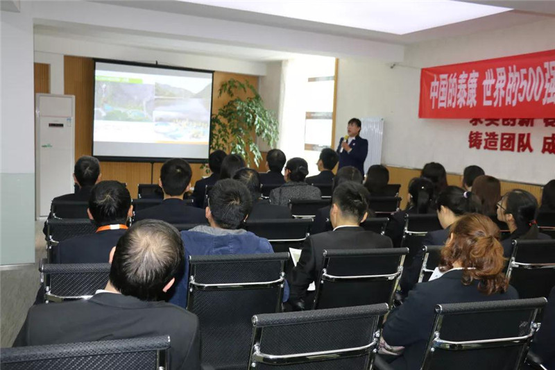 张欣总为大家宣讲泰康四位一体大战略的终极关怀板块.jpg
