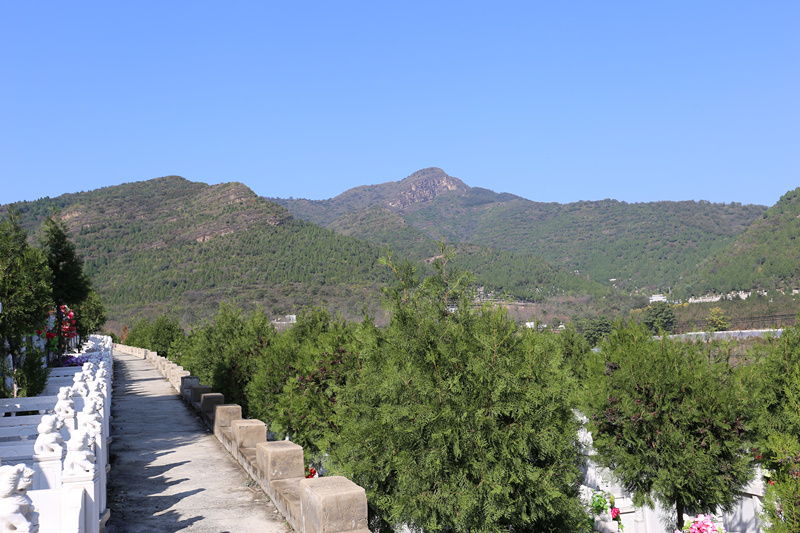 归山陵园环境