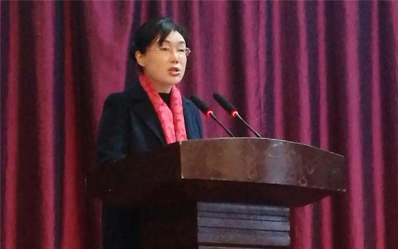 江西省大余县委书记曹爱珍发言.jpg