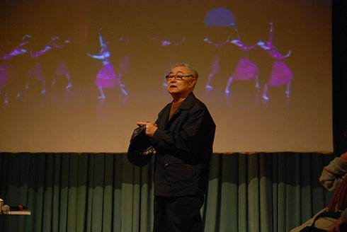 1李承祥老师对演员进行舞台指导 1李承祥老师对演员进行舞台指导
