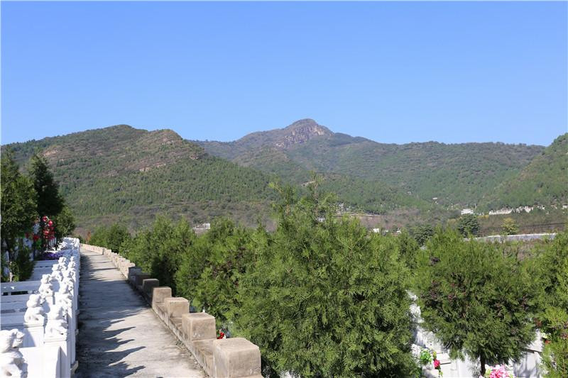 归山陵园景色