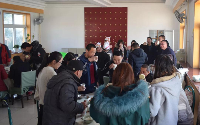 员工聚餐