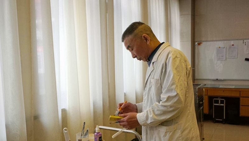 刘瑞安在做准备工作
