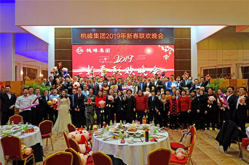 晚会结束合影 晚会结束合影