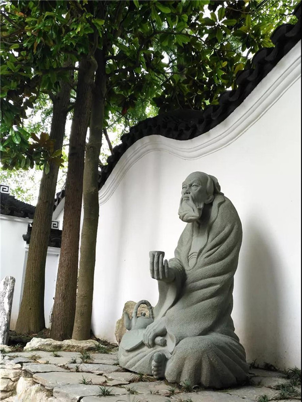 “吃茶去”人物雕像