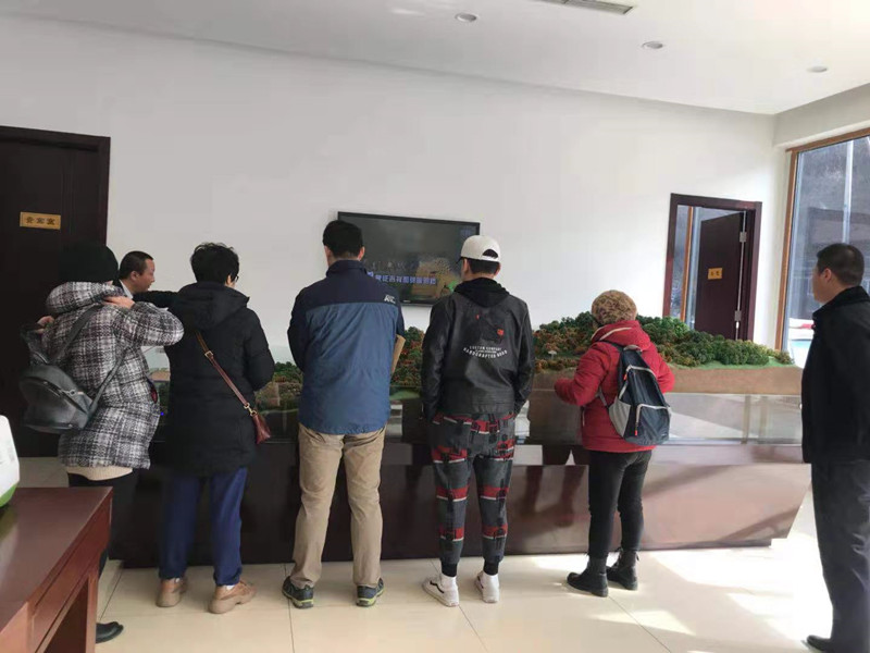 景仰园观看沙盘
