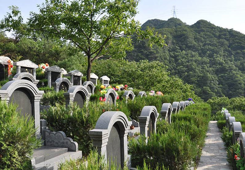 怀柔九公山长城纪念林墓地