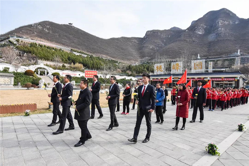 公祭仪式人员入场