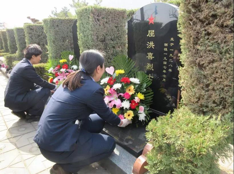 敬献花篮