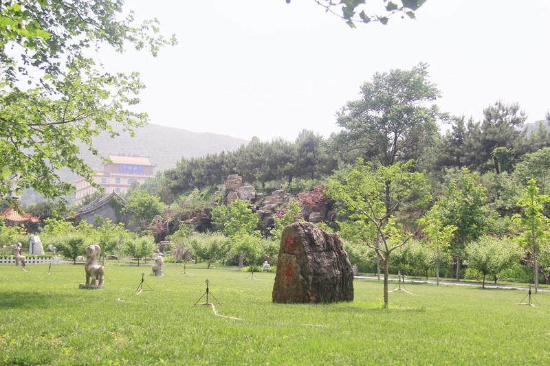 灵山宝塔陵园环境
