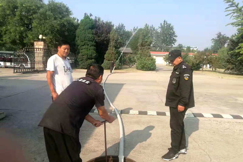 北京市潮白陵园节前检查消防设施