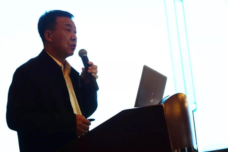 杨军利以《银川市推进绿色殡葬的探索与实践》为题作交流发言