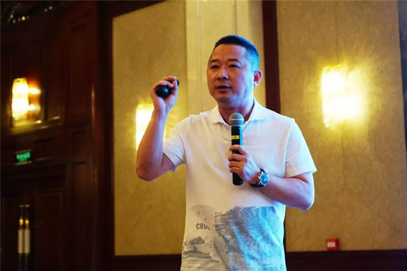 李军以《绿色发展的四个关键词》为题作交流发言